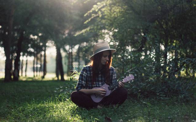 Come discover the delight of playing the ukulele with us.